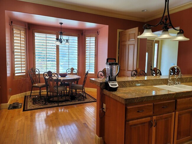 Building Photo - Very nice custom Camarillo 4+4 family home in great private location!