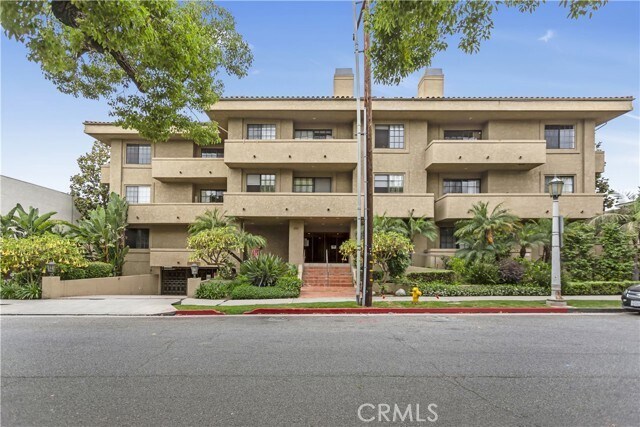 Building Photo - 221 S Oak Knoll Ave