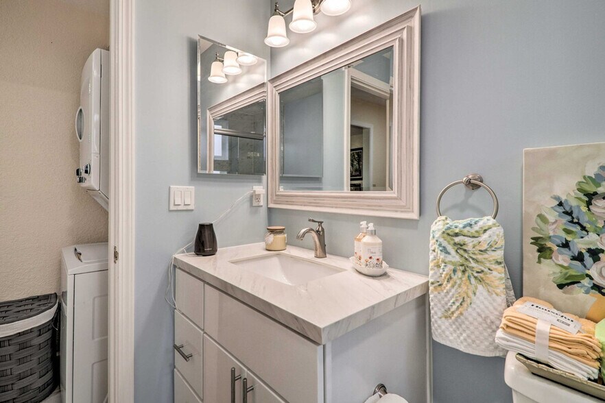 Building Photo - 9360 Mountain Blvd