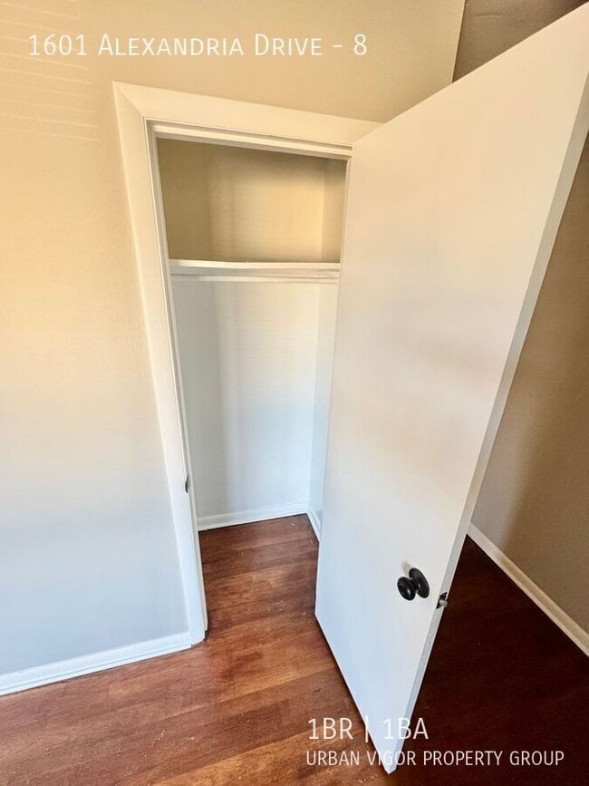 Building Photo - 1601 Alexandria Dr