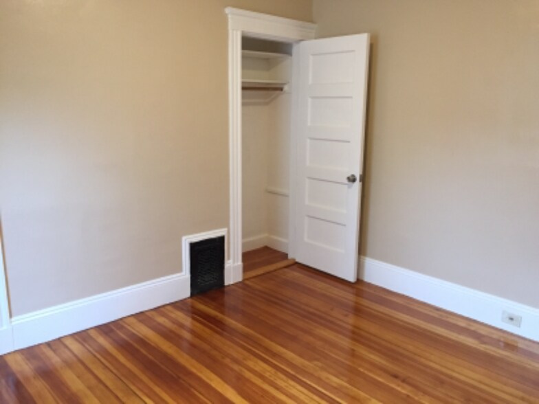 Building Photo - 25 Wainwright St