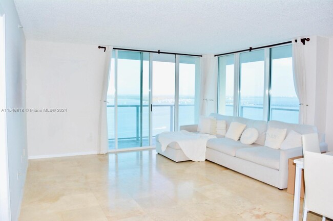 Building Photo - 1155 Brickell Bay Dr