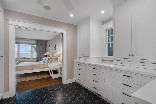 Building Photo - 912 Peconic Bay Blvd