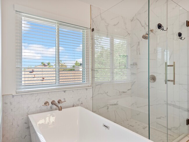 Building Photo - 5803 Cedar Cliff Dr