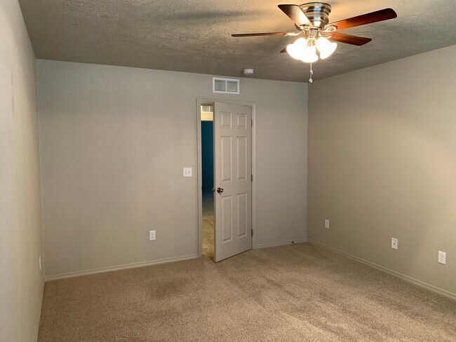 Building Photo - Beautiful new 3 bed 2 bath home in a quiet Star neighborhood.