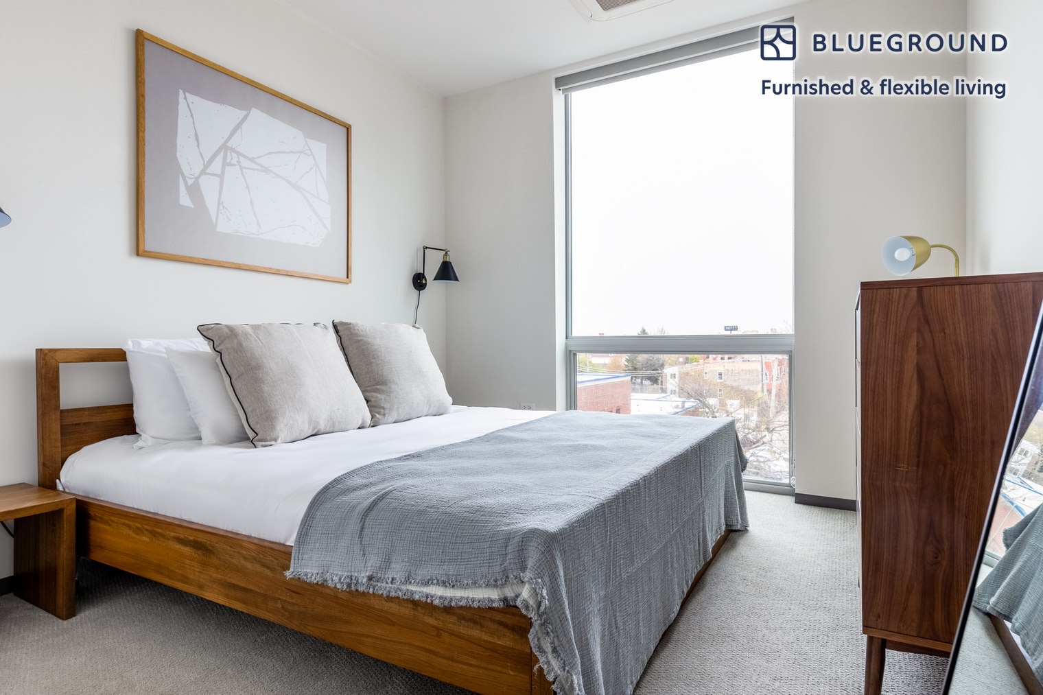 Building Photo - 2340 N California Ave