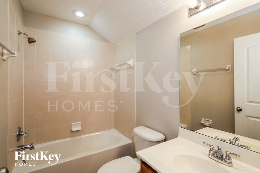 Building Photo - 14728 Falling Waters Dr