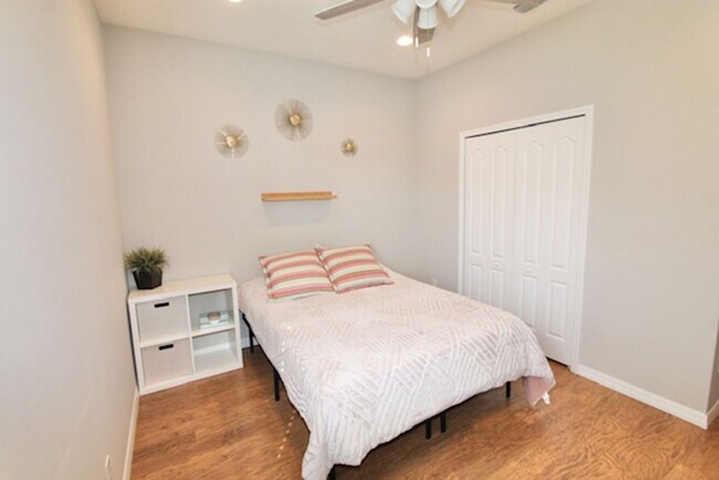 Building Photo - Orlando - Furnished, 4 Bedroom, 2 Bathroom...