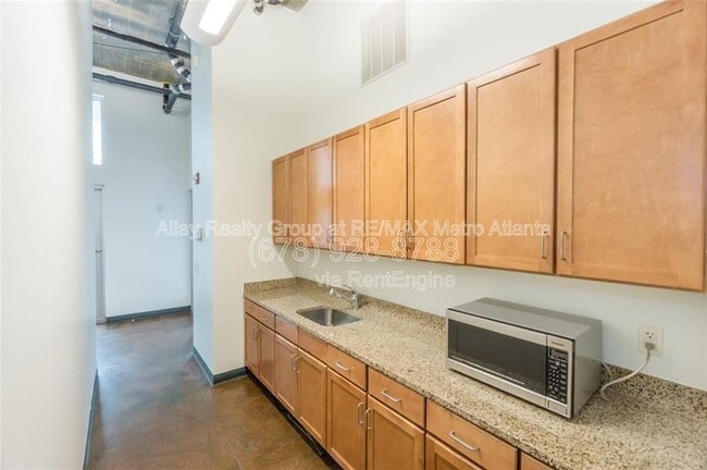 Building Photo - 620 Glen Iris Dr NE