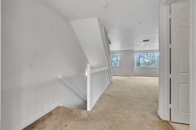 Building Photo - 770 Millbrae Ct