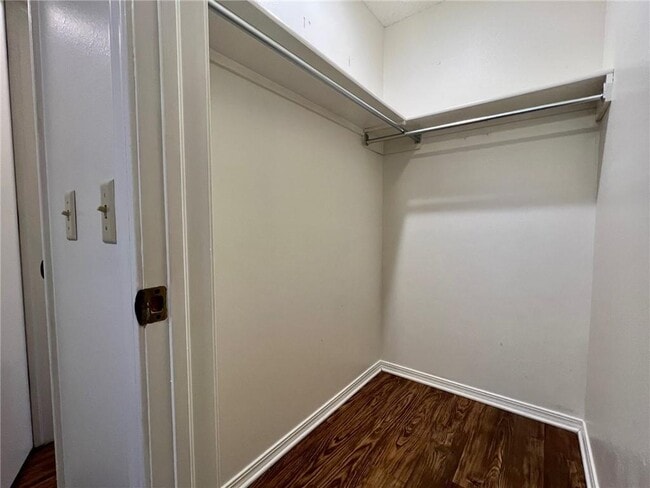 Building Photo - 2004 Horseshoe Dr