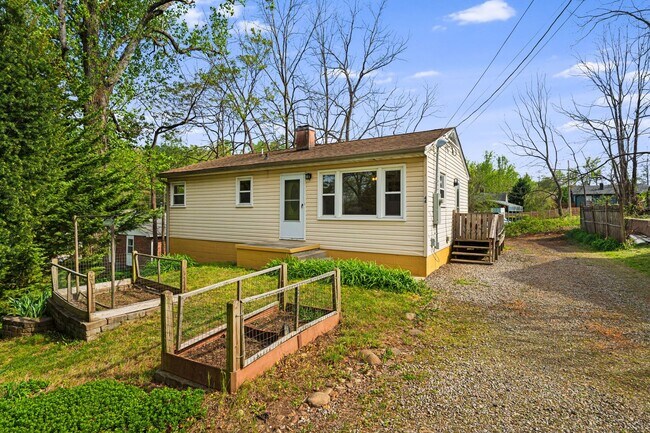 Primary Photo - Sunny 2-Bedroom Home with Fenced-In Yard a...