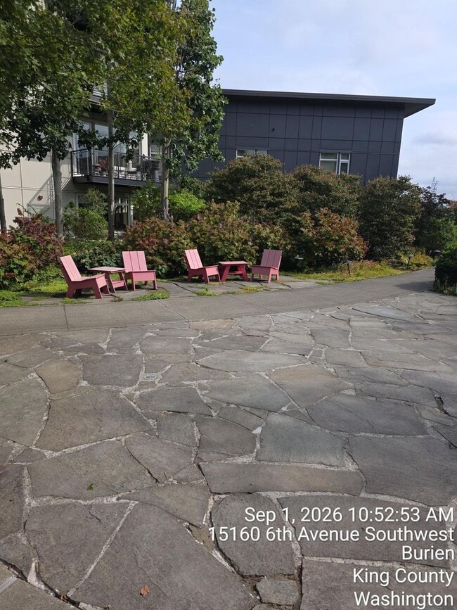 Building Photo - 15100 6th Ave SW