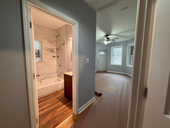 Building Photo - 5323 S Damen Ave