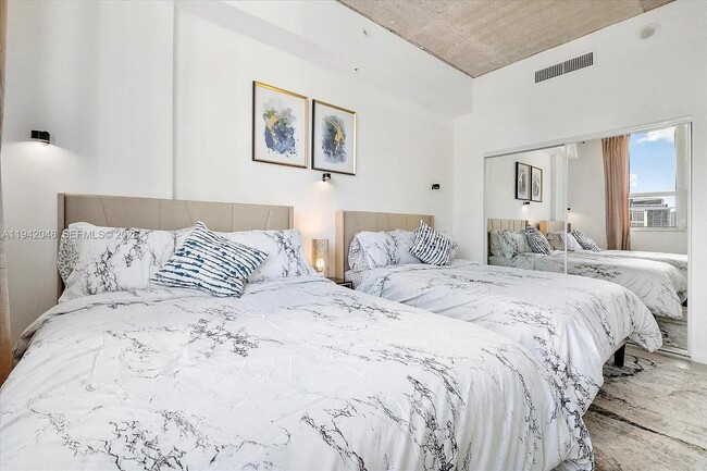 Building Photo - 133 NE 2nd Ave