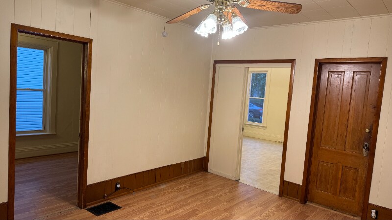 Building Photo - 412 E 5th St