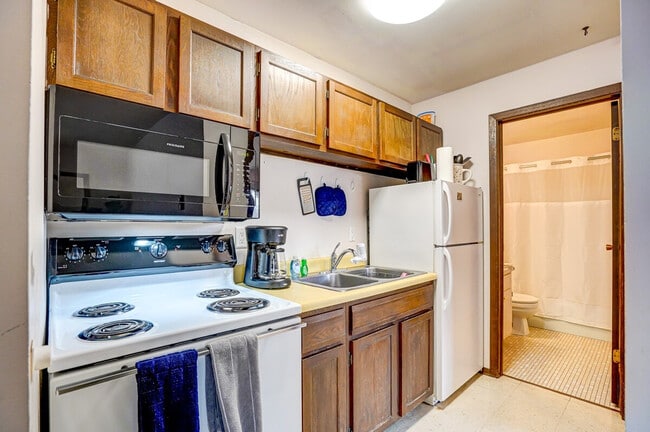 Building Photo - 2601 University Ave