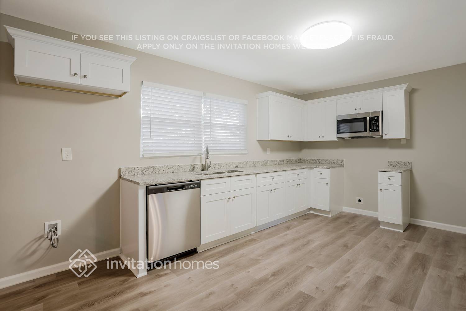 Building Photo - 8490 Meadowbrook Dr