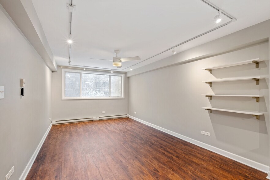 Building Photo - 5854 N Kenmore Ave