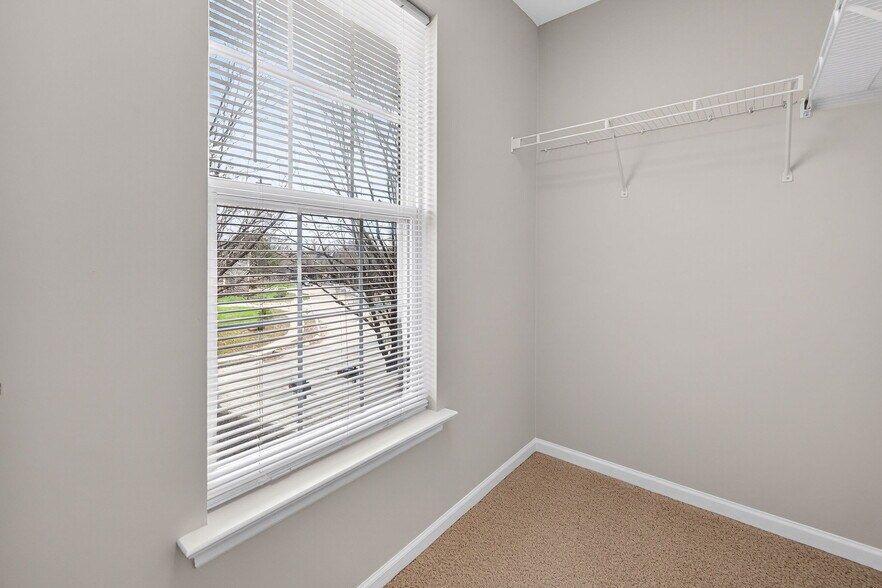 Building Photo - 373 Montclair Tower Dr