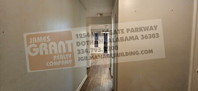 Building Photo - 211 Plantation Rd