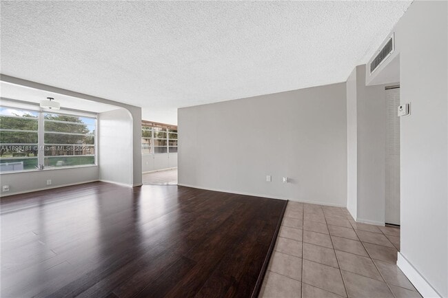 Building Photo - 9491 Evergreen Pl
