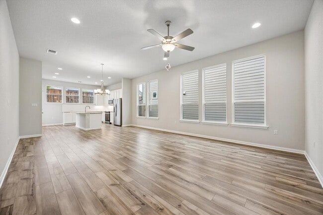 Building Photo - 320 Creek Rd