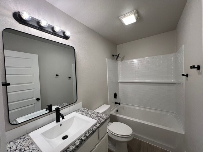 Building Photo - 3/2/2 in Bell Farms available June!!