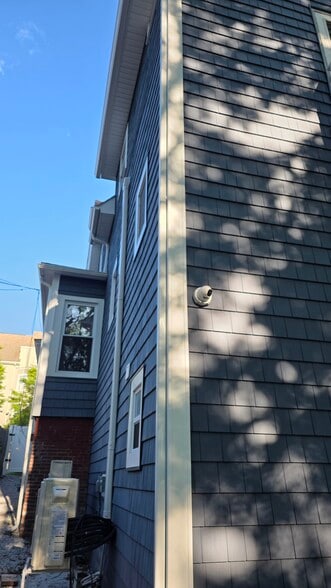 Building Photo - 43 Paine St