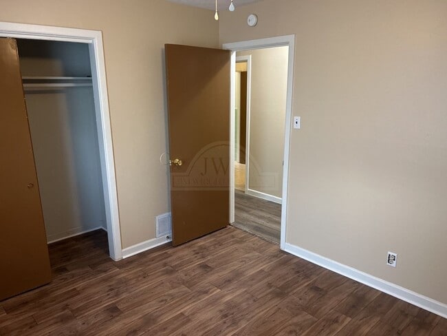 Building Photo - 505 Cardinal Ave
