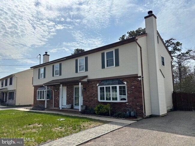 Building Photo - 148B Bayshore Dr