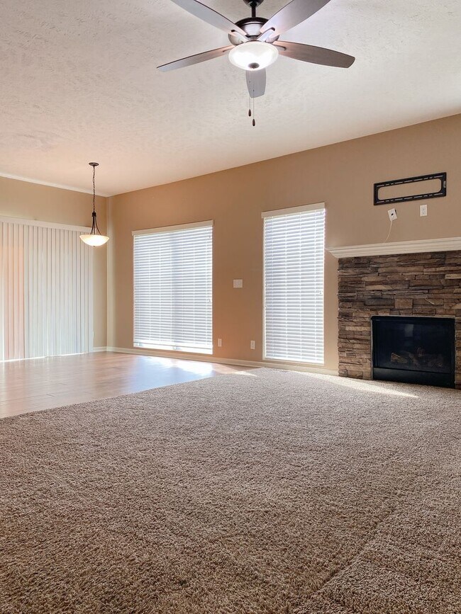 Building Photo - Beautiful & Nearly new SW Chalco area 4 bed Two Story