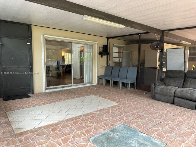 Building Photo - 6420 SW 18th Terrace