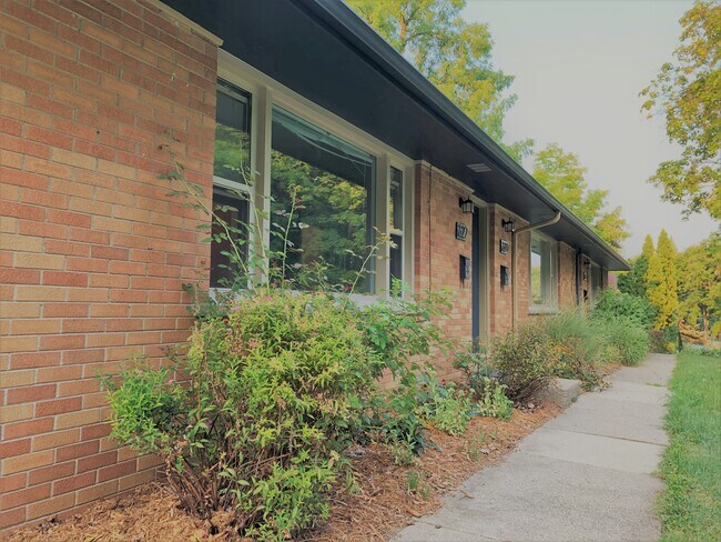 Building Photo - Hoover