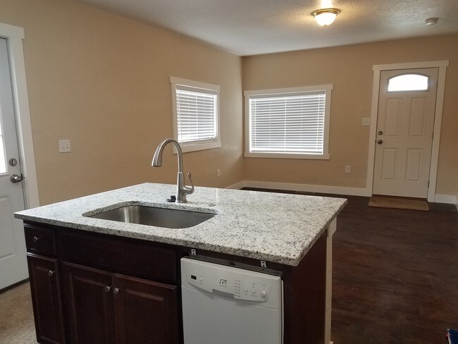 Building Photo - 32 N 9th Ave