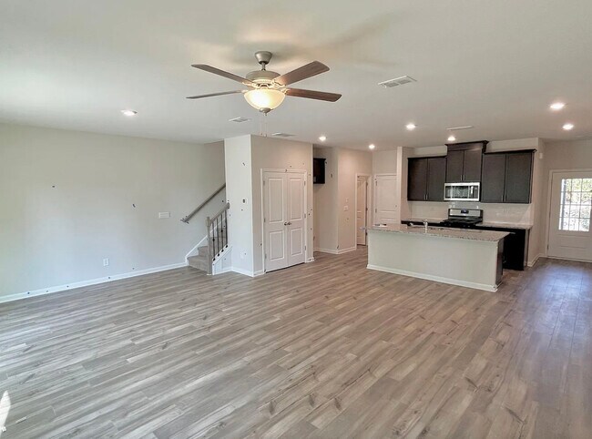 Building Photo - 1635 Villageside Ct