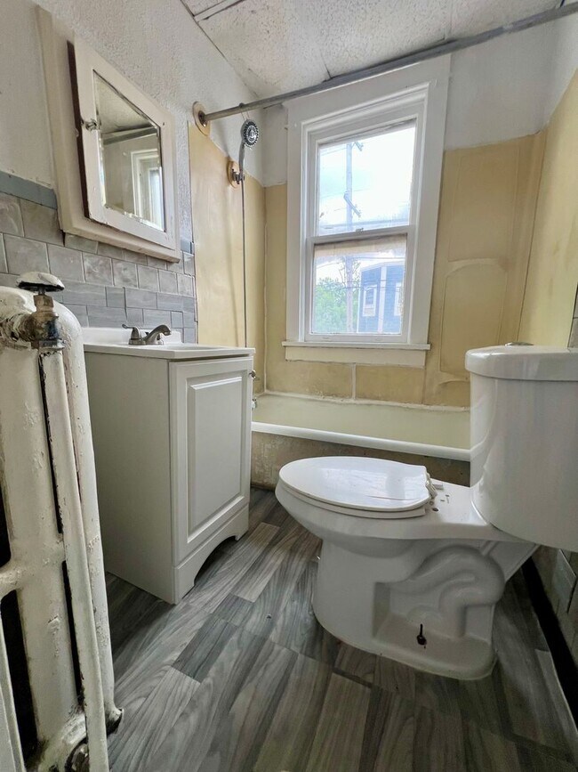 Building Photo - 1001 Clifton Ave