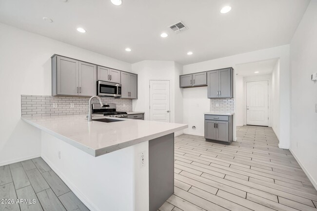 Building Photo - 8830 W Pasadena Ave