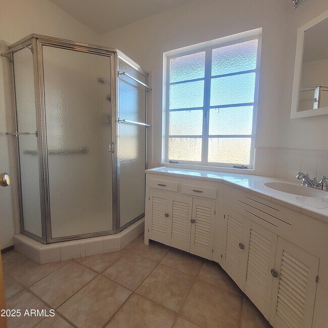 Building Photo - 8229 E Cambridge Ave