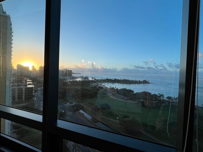 Primary Photo - Luxury Unfurnished 2BR/2BA at Nauru Tower ...