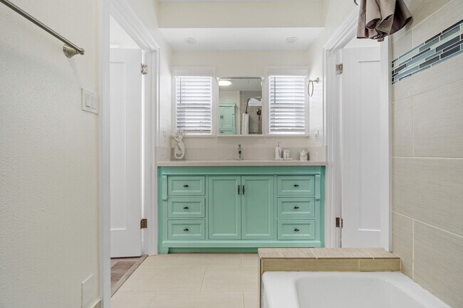 Building Photo - 3424 Carlsbad Blvd