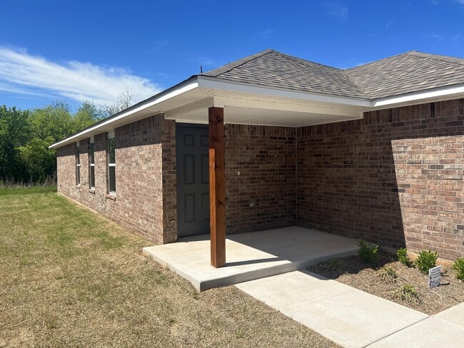 Building Photo - 1015 Ichabod Cir