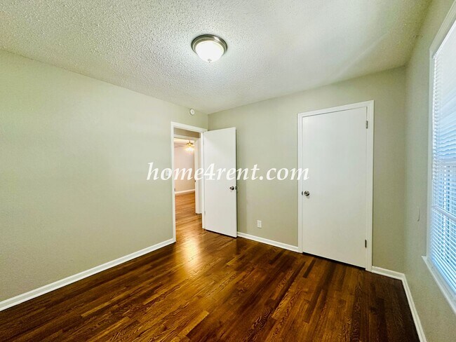 Building Photo - Updated Raytown Ranch w/ Wood Floors, SS Appliances, Finished Basement and a Fenced Yard!