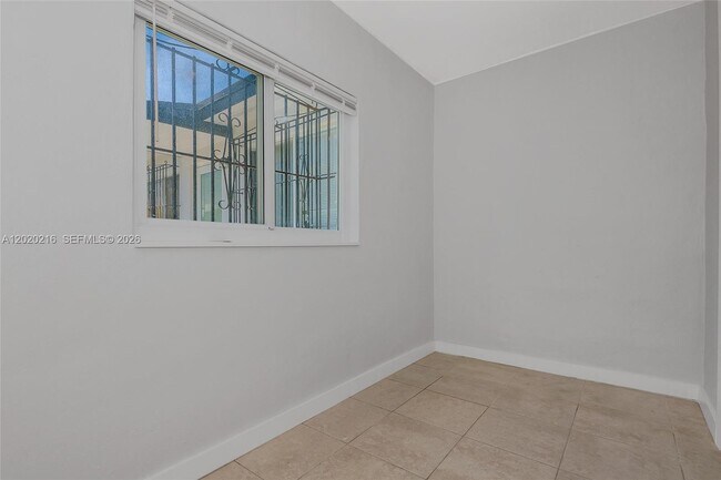 Building Photo - 221 NW 32nd St