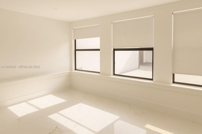 Building Photo - 9540 Martinique Dr