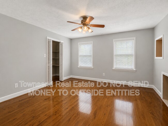 Building Photo - 3316 Cliffdale Rd
