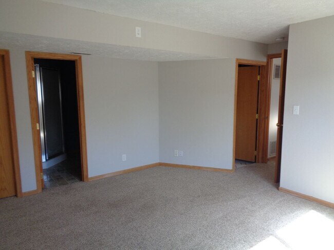 Building Photo - 5428 W Butler Ave