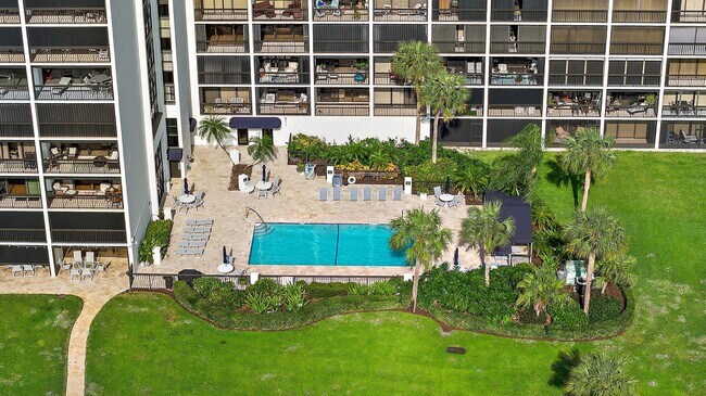 Building Photo - 356 Golfview Rd