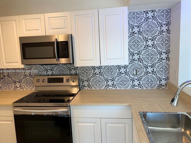 Building Photo - 8590 SW 212th St