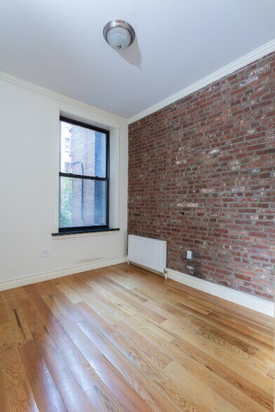 Building Photo - 450 W 50th St